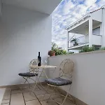Luxury Lionessa