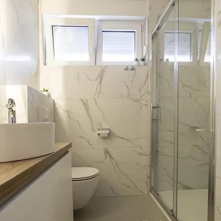 Luxury Lionessa Apartman *